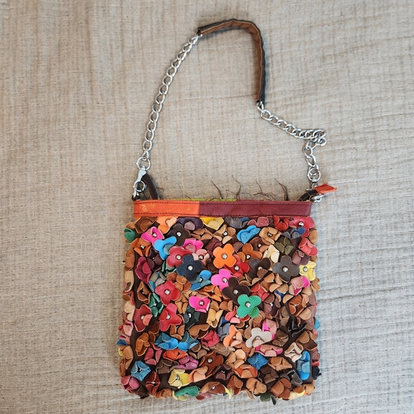 Vintage Leather Shoulder purse with riveted studded flower Hobo Hippie design - Picture 4 of 13